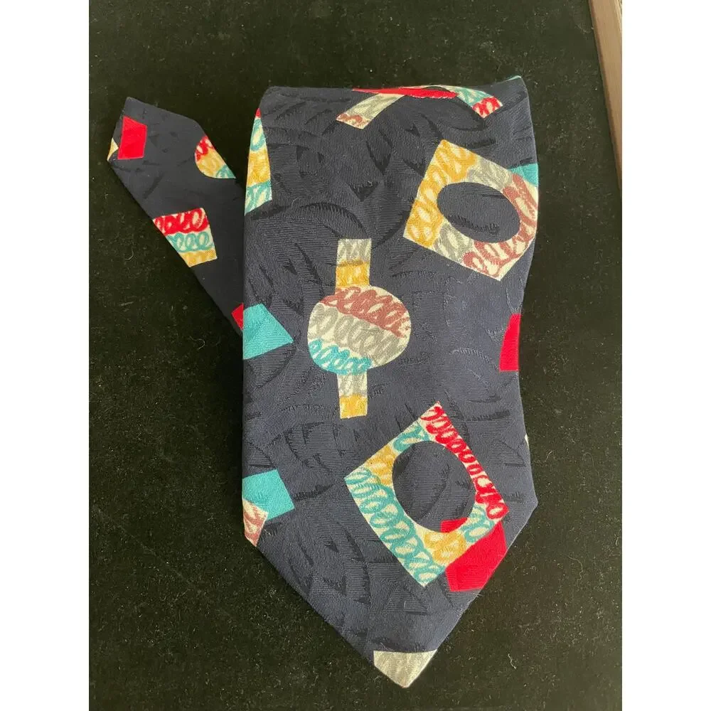 Vintage Bachrach 100% Silk Made In Italy Abstract Tie approx 59 long x3.75 wide